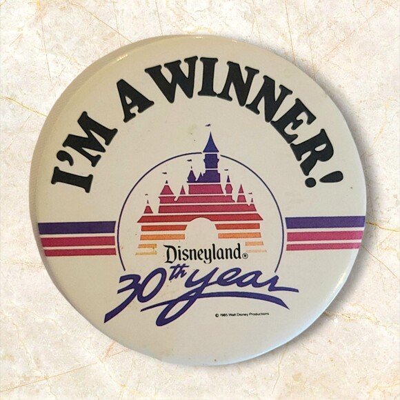Retro 1985 Vintage Disneyland I'm a Winner 30th Year Button Pin Brooch - Picture 1 of 6